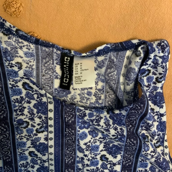 H&M blue pattern trapeze cropped tank - size medium - Picture 3 of 3